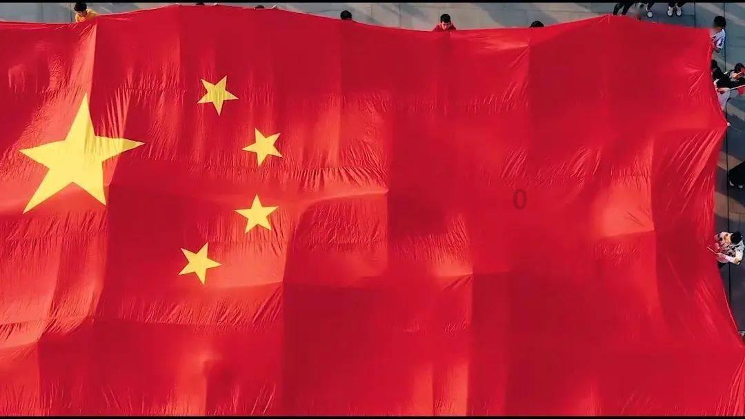 女子带小孩强行插队，称我愿意，生活中遇到有人插队该怎么办呢？游戏画面
